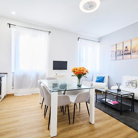 Duomo Charme Apartment ميلان المظهر الخارجي الصورة