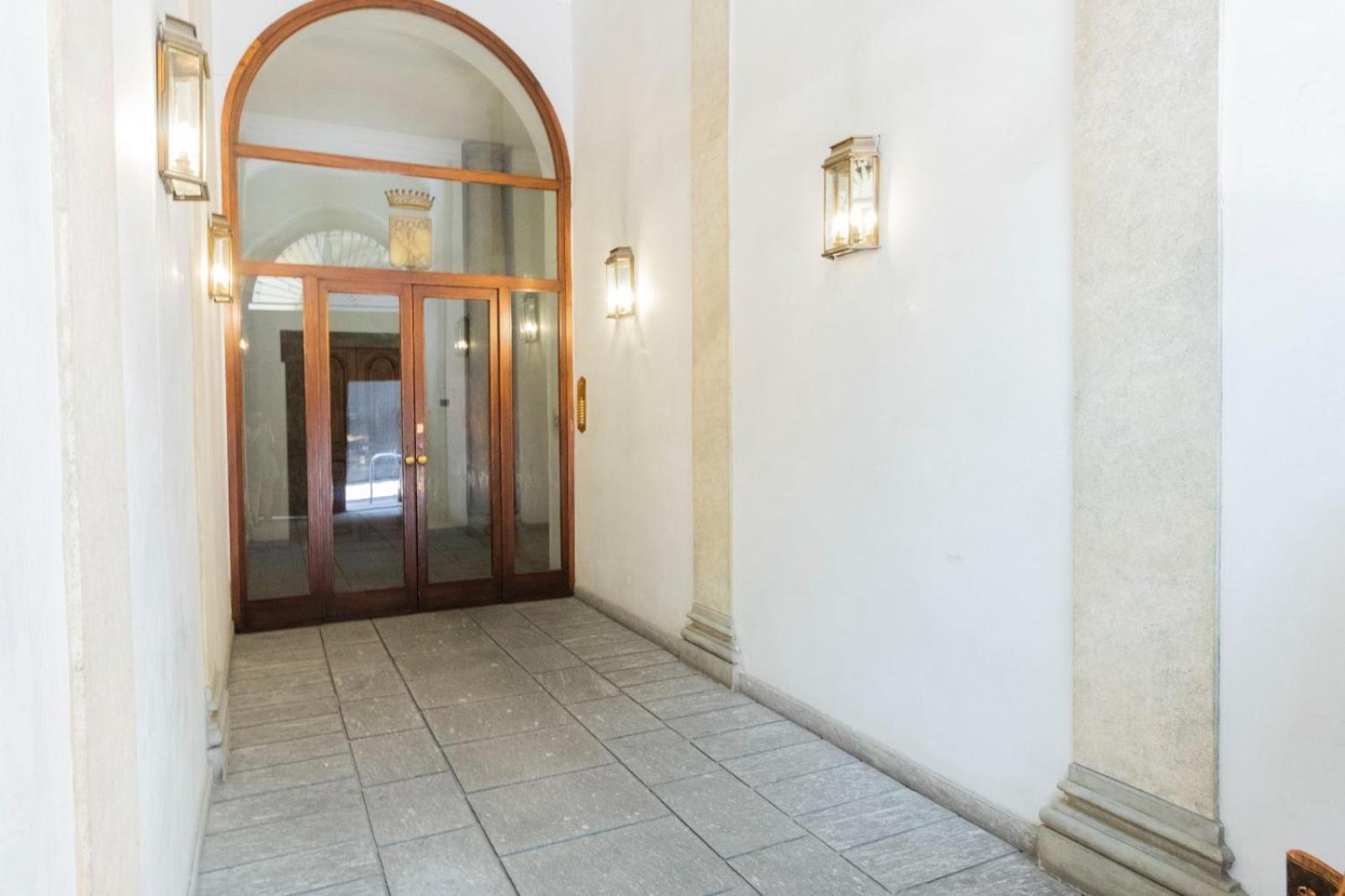 Duomo Charme Apartment ميلان المظهر الخارجي الصورة